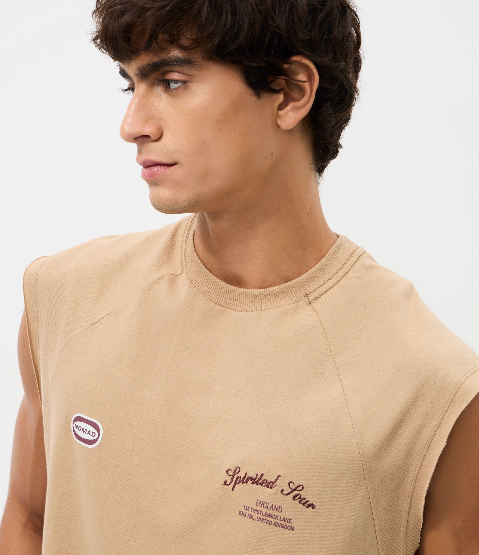 Regata Boxy em Algodão com Lettering Spirited Hour Bege 3