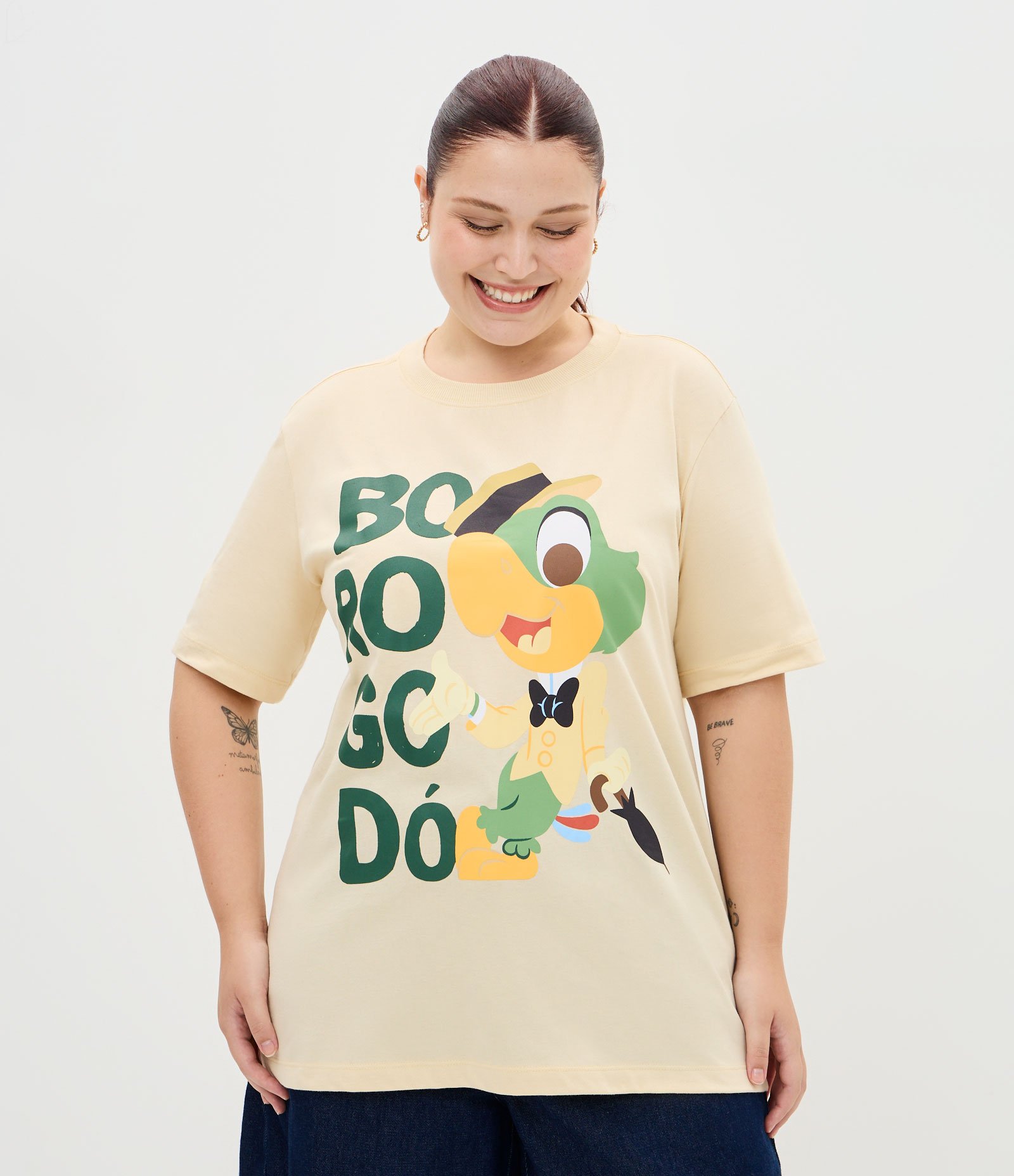 Camiseta Alongada com Estampa Zé Carioca Borogodó Curve & Plus Size Bege 1