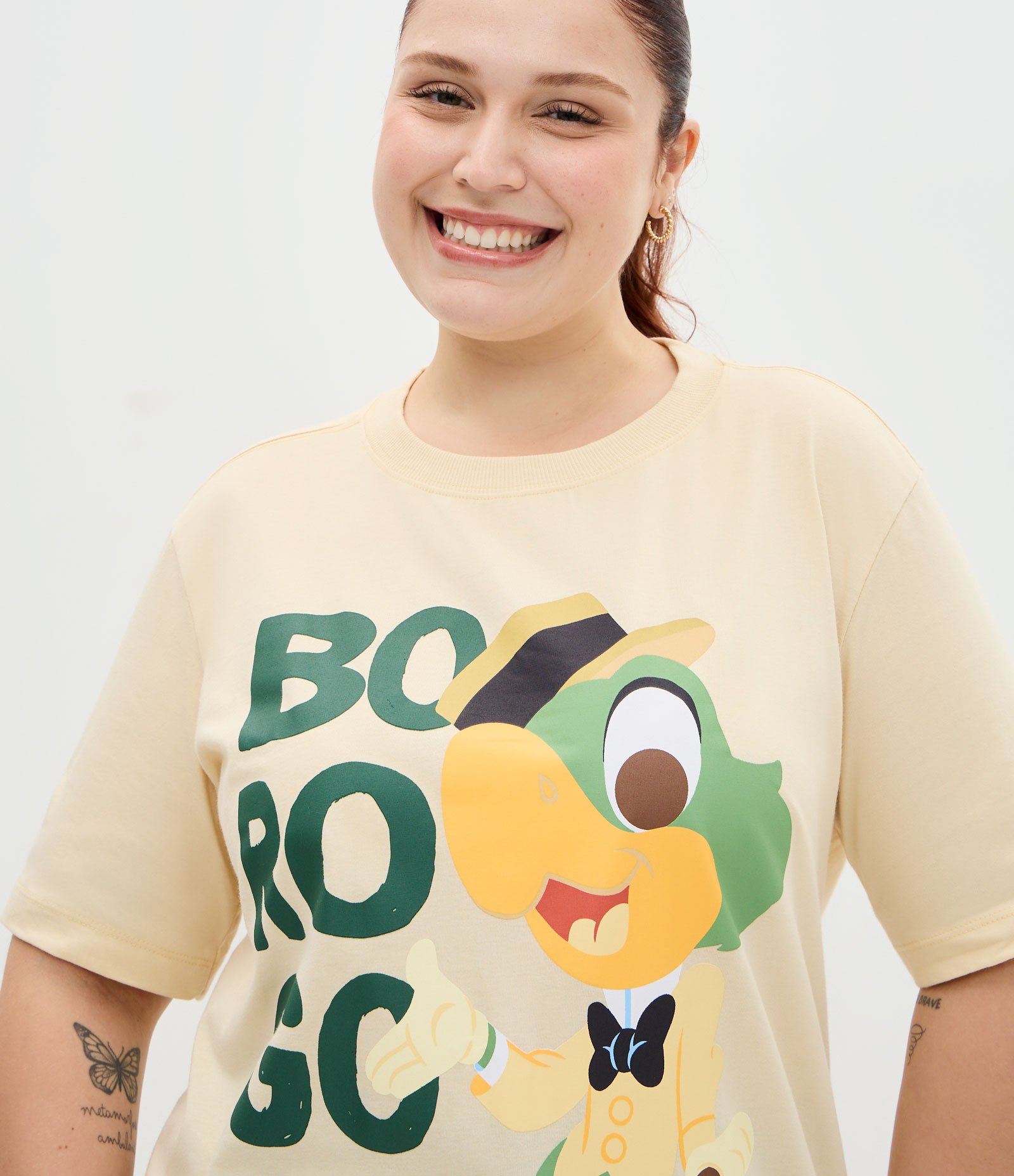 Camiseta Alongada com Estampa Zé Carioca Borogodó Curve & Plus Size Bege 3