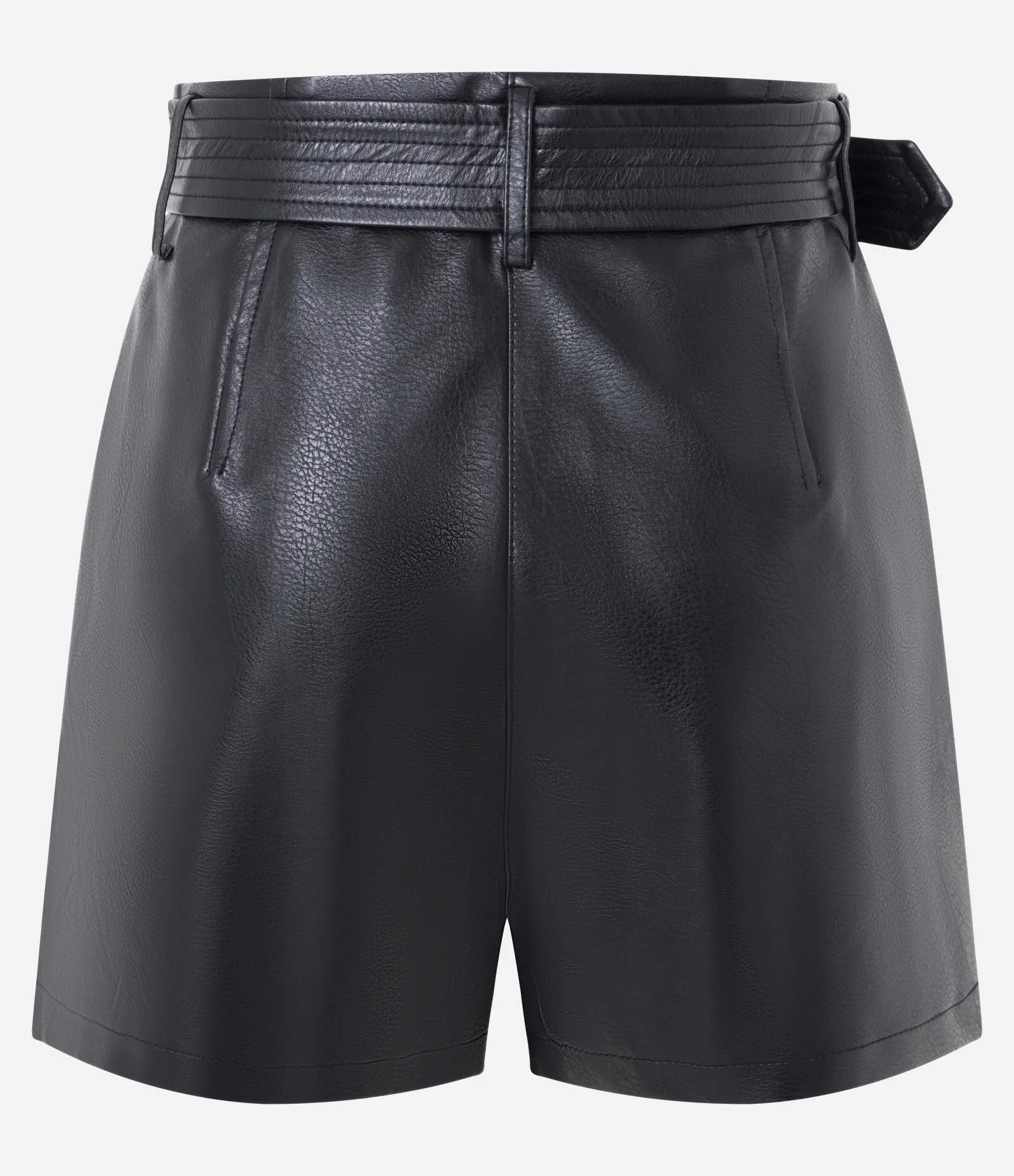 Bermuda Regular em PU com Cinto Largo Preto 2