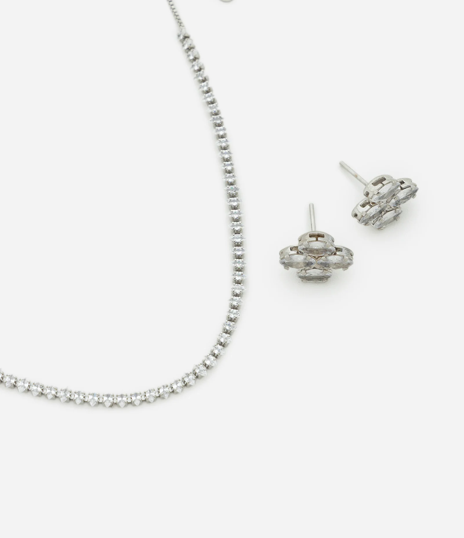 Conjunto de Colar Gargantilha e Brincos com Brilho Prata 1