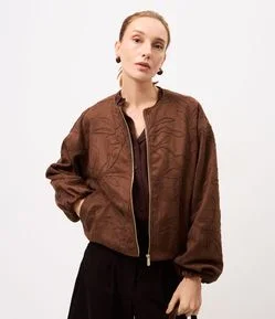 Jaqueta Bomber em Suede com Bordado de Folhagem