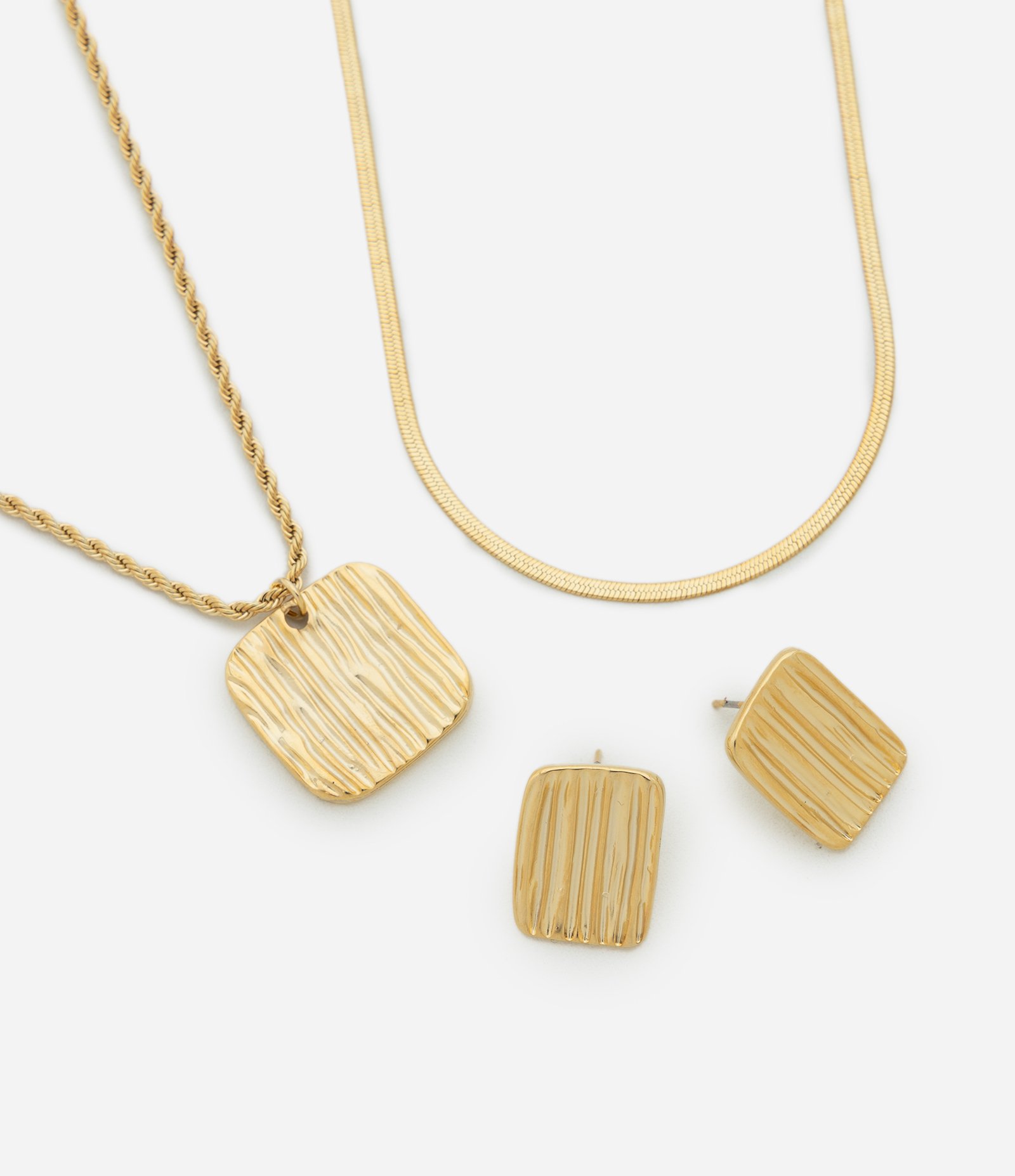 Conjunto Colar Camadas e Brincos com Pingente Texturizado Dourado 1