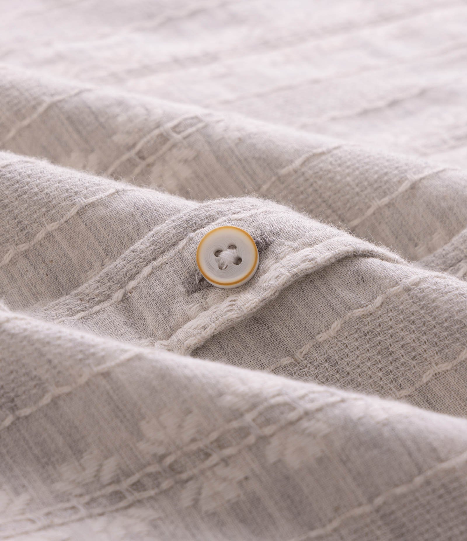Camisa Boxy Jacquard Listrada Manga Curta Bege 3