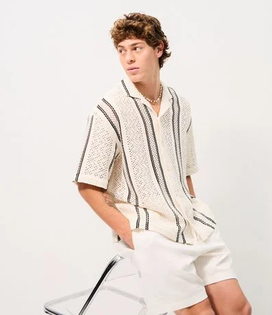 Camisa Boxy Listrada em Tricô Vazado Bege Claro - Renner