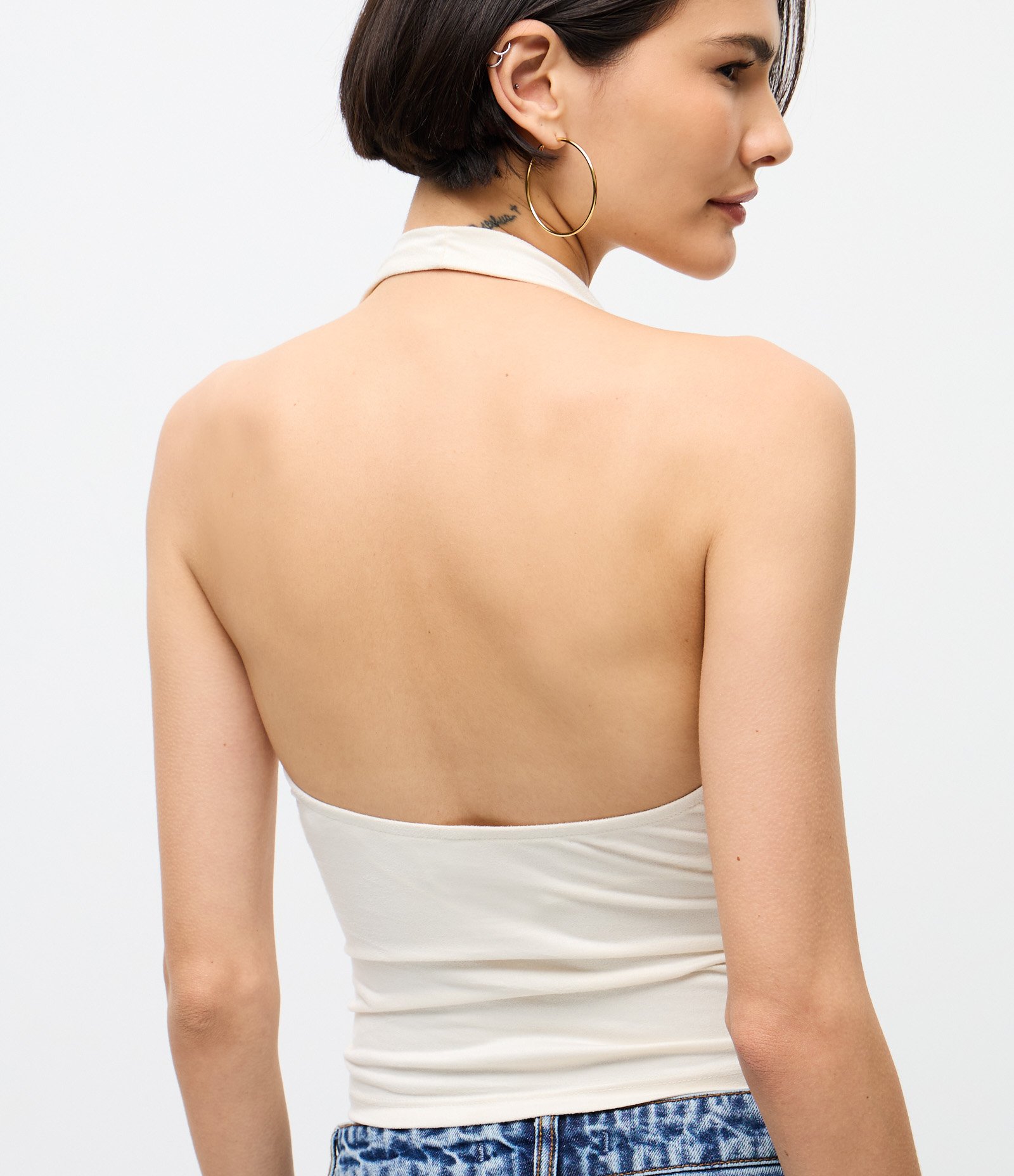 Blusa Frente Única em Suede com Decote Degagê Branco 4