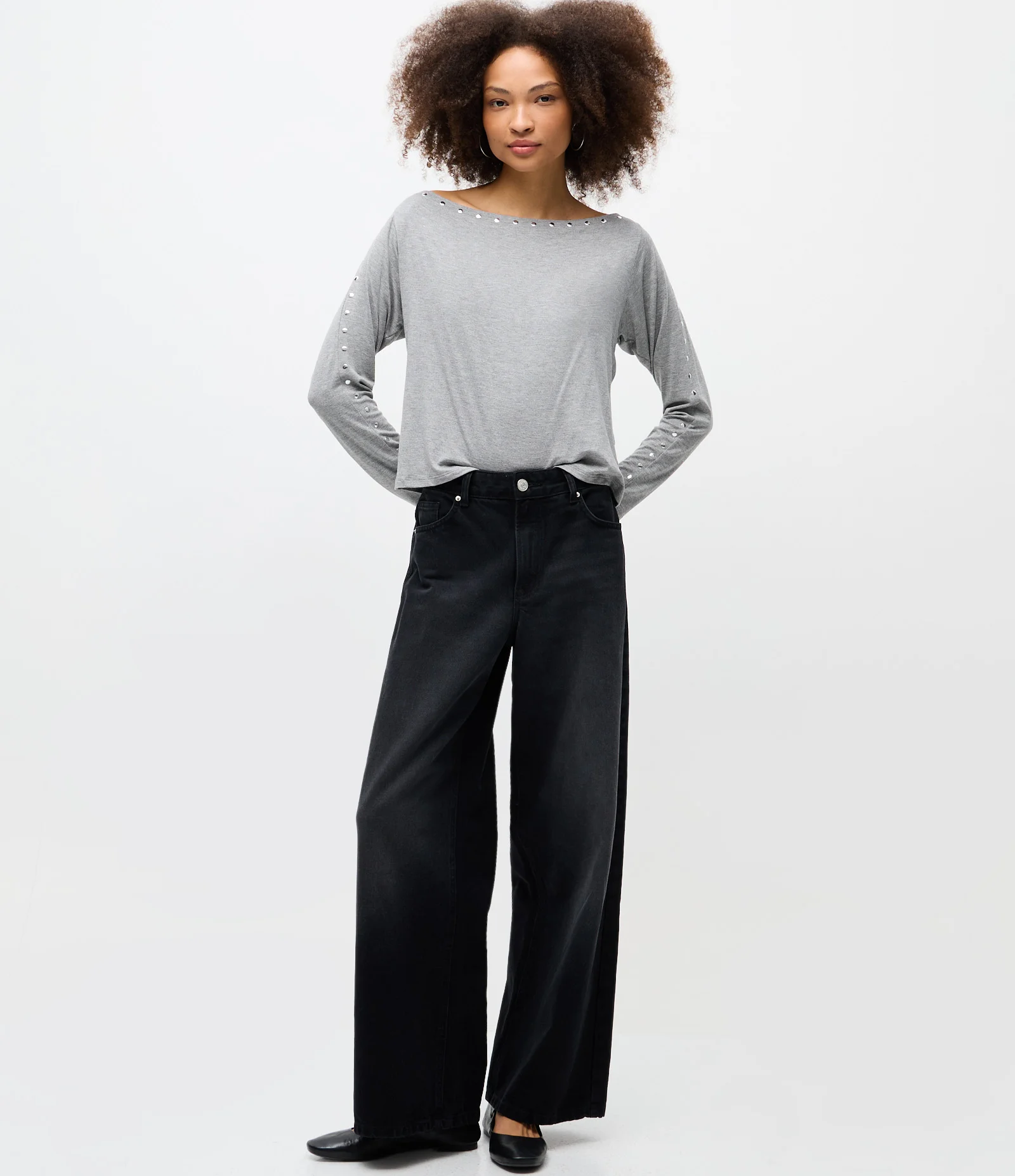 Blusa Ombro a Ombro em Viscolinho com Tachinhas Contrastantes Cinza 2