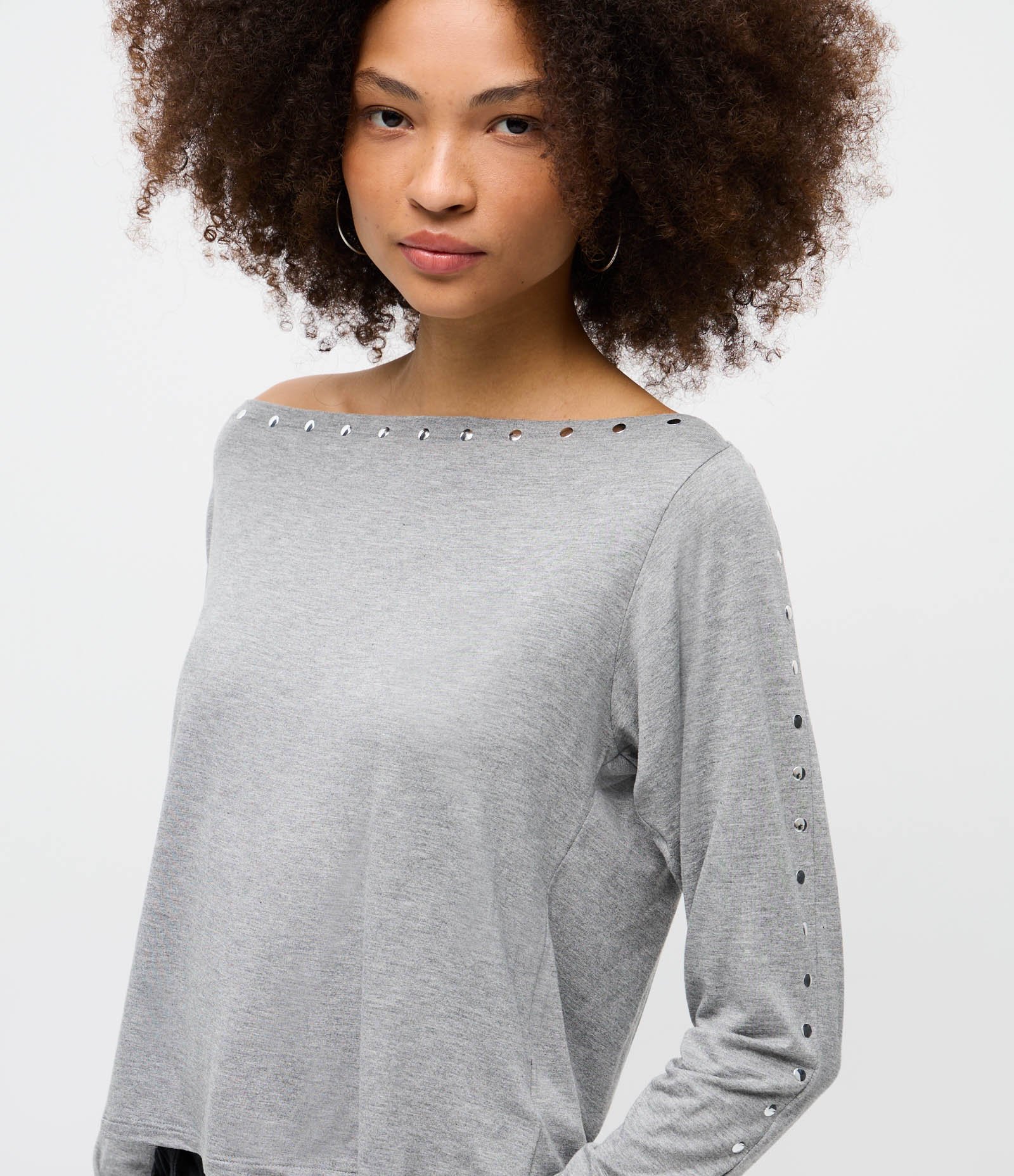 Blusa Ombro a Ombro em Viscolinho com Tachinhas Contrastantes Cinza 3