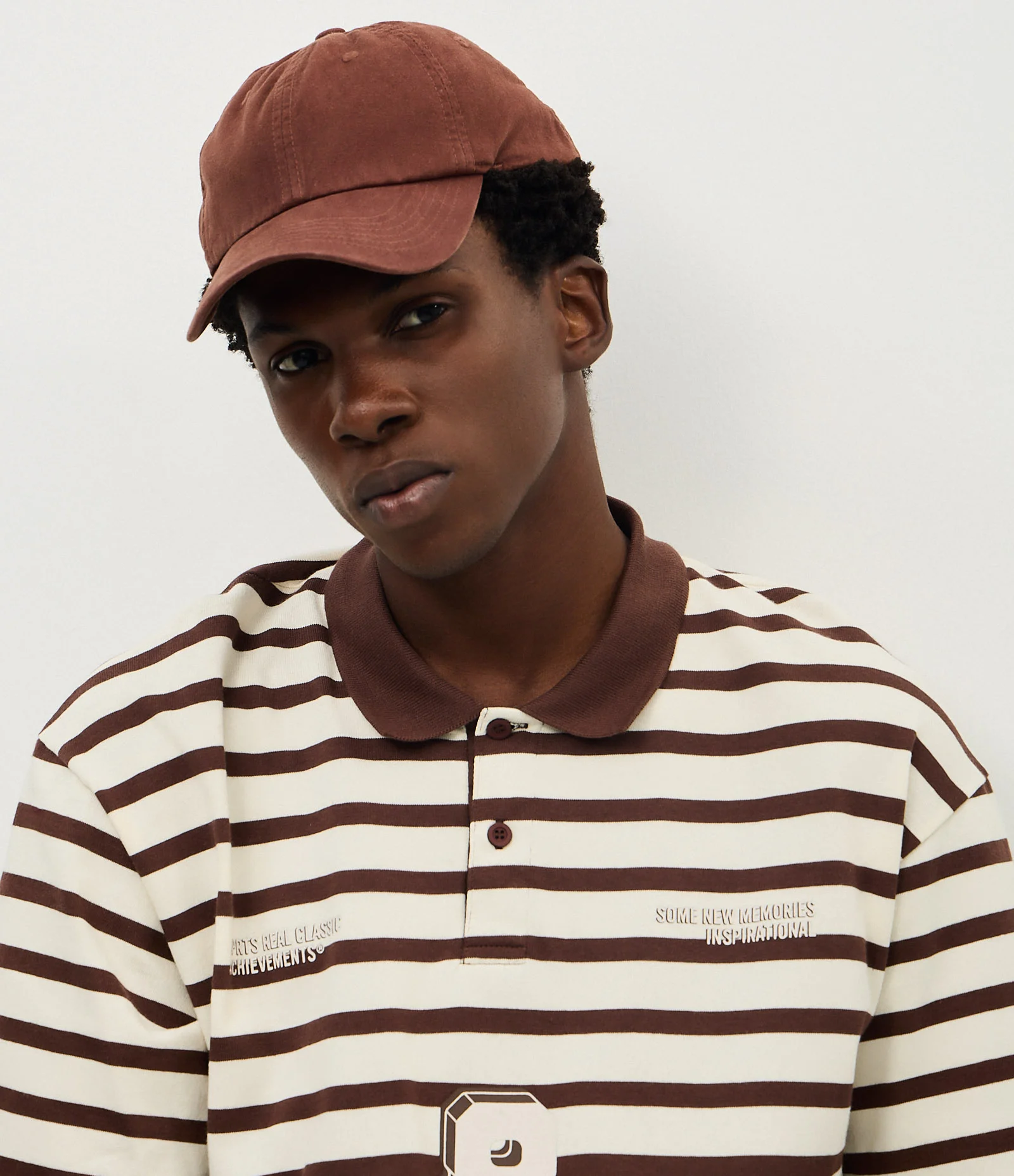 Camiseta Boxy Listrada com Gola Polo e Número 8 Branco 1