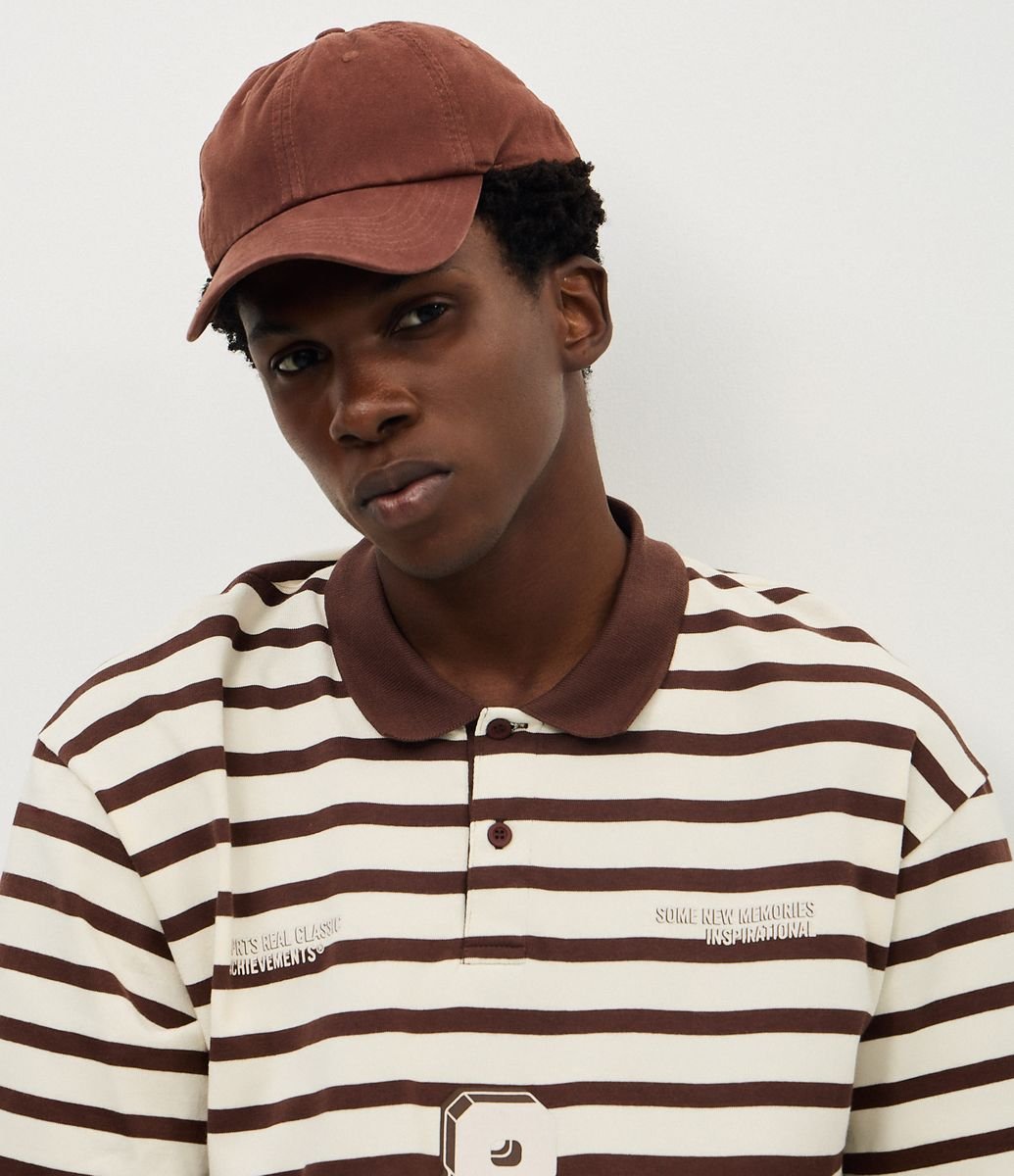 Camiseta Boxy Listrada com Gola Polo e Número 8 Branco