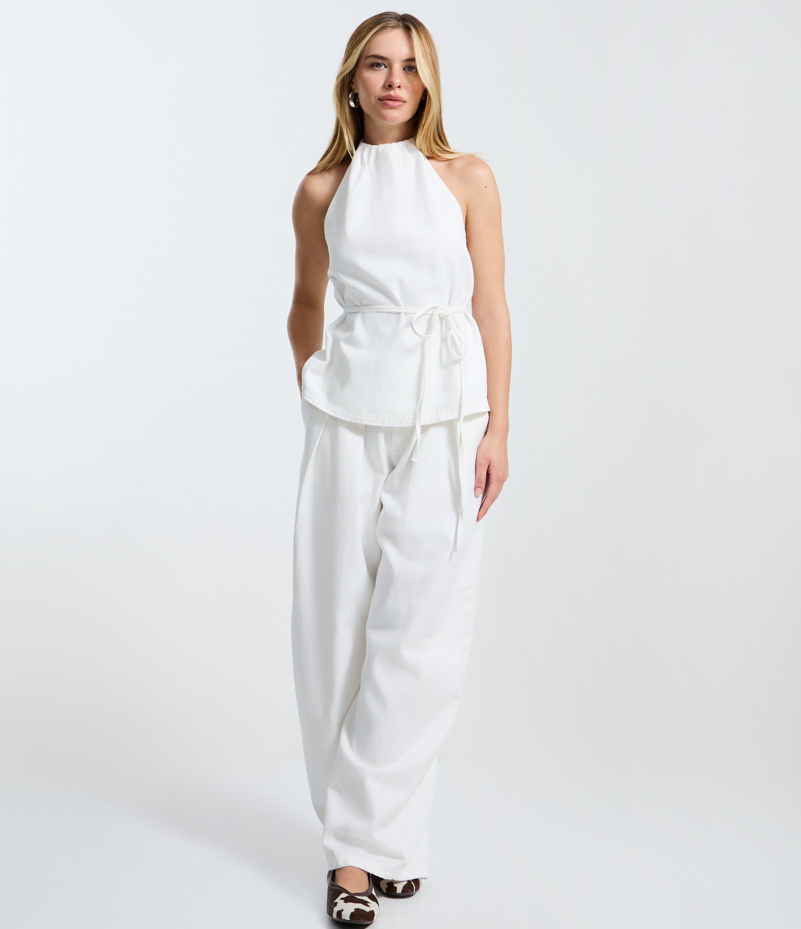 Blusa Frente Única em Sarja com Gola Halter Branco 2