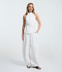 Calça Barrel em Sarja com Pregas e Cintura Alta