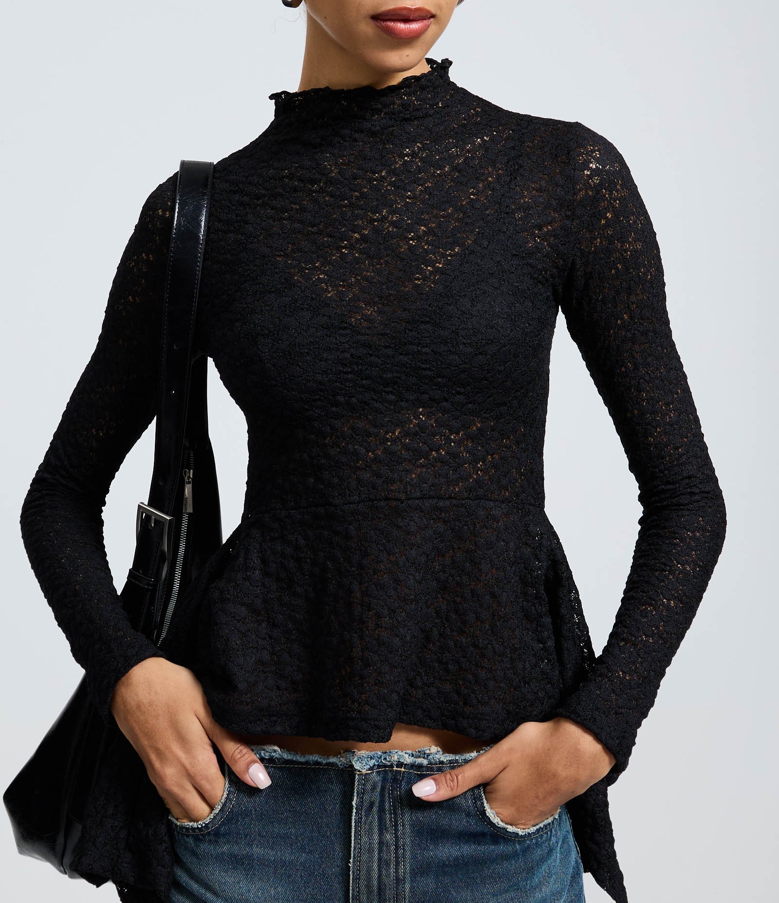 Blusa Peplum em Renda Floral Preto 3