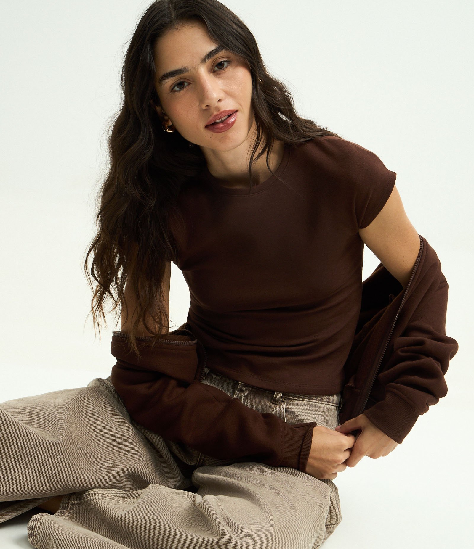 Blusa Básica em Ribana com Ombro Caído Marrom 4