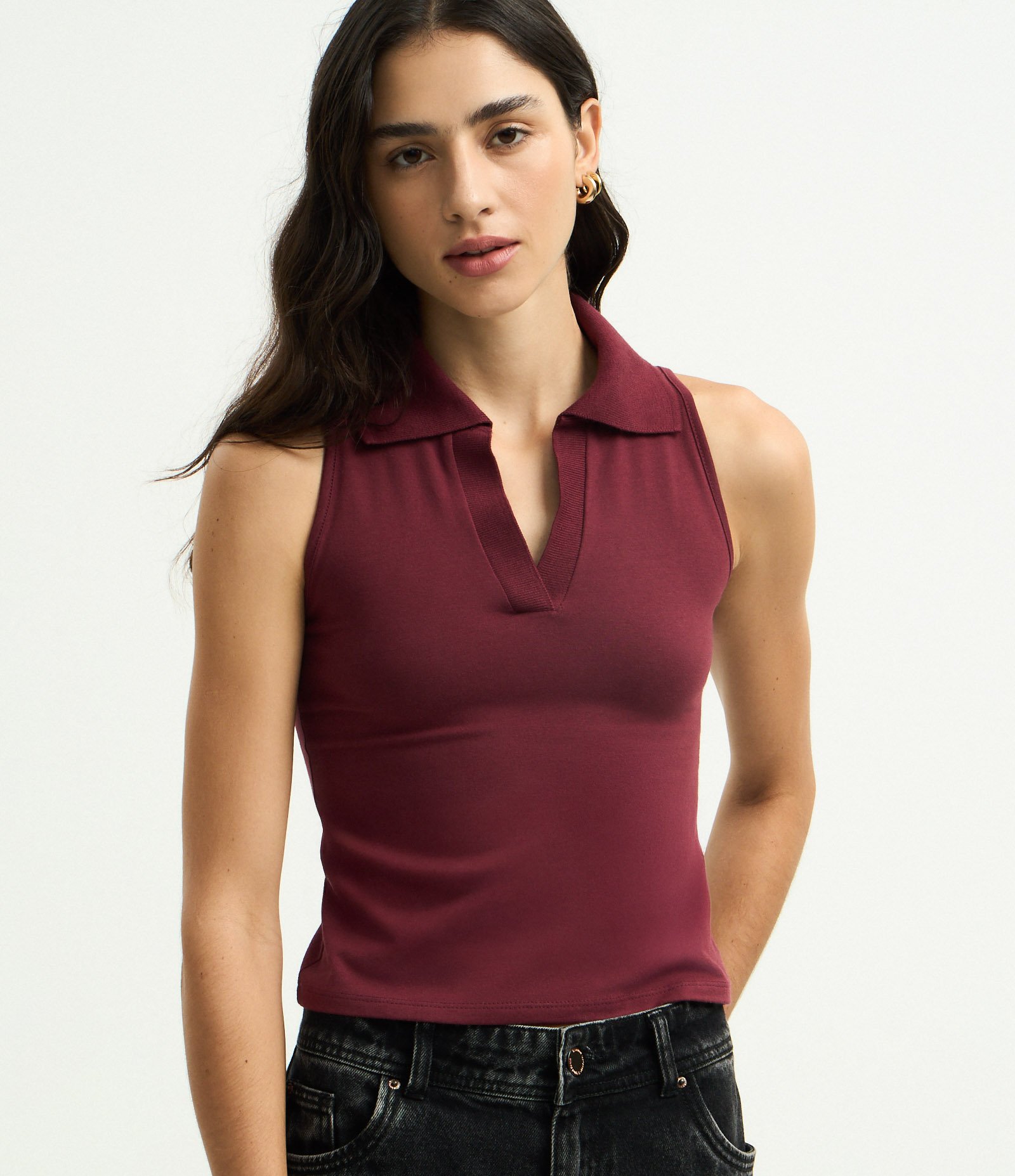 Blusa Polo em Decote V Sem Mangas Vinho 1