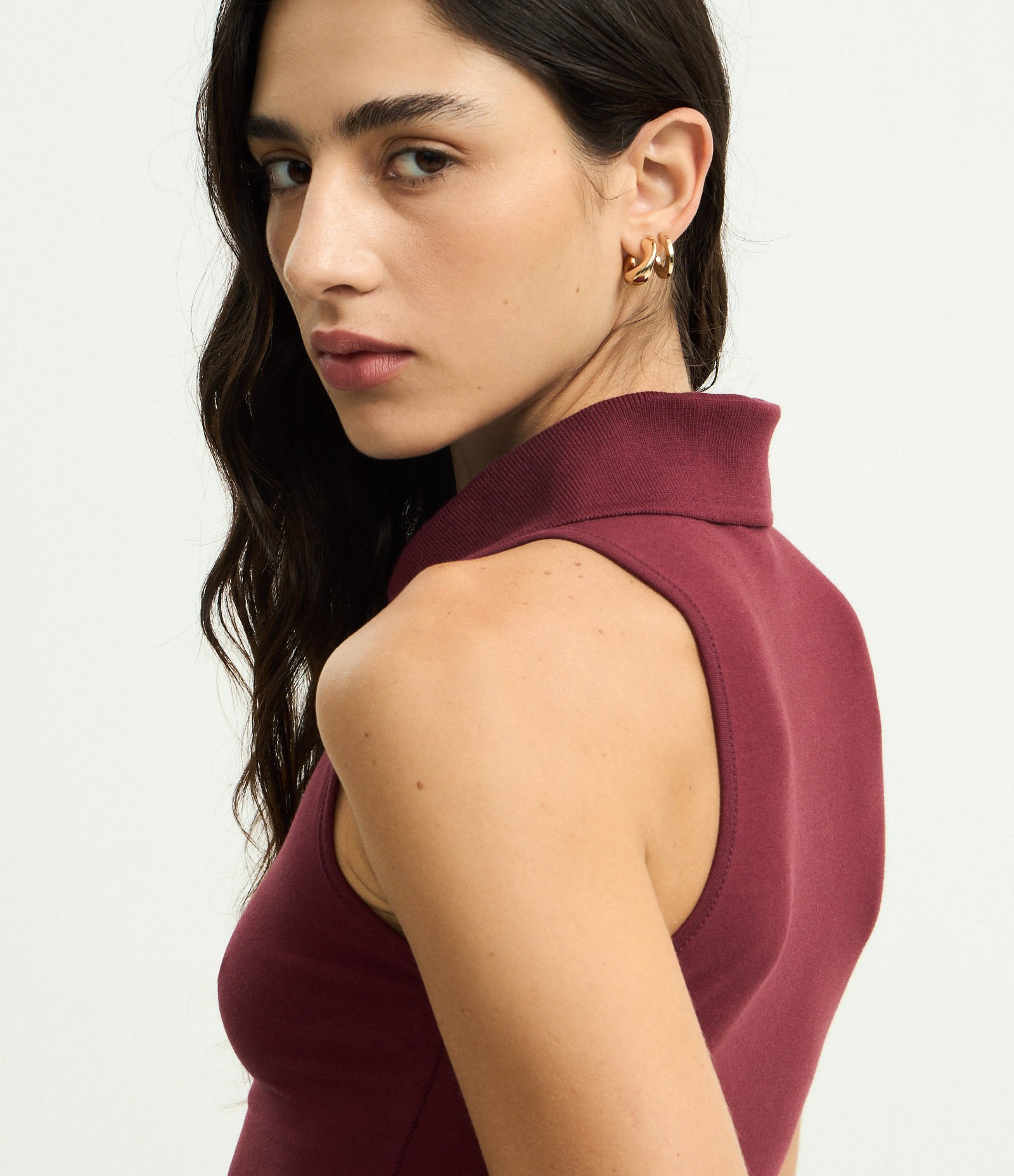 Blusa Polo em Decote V Sem Mangas Vinho 3