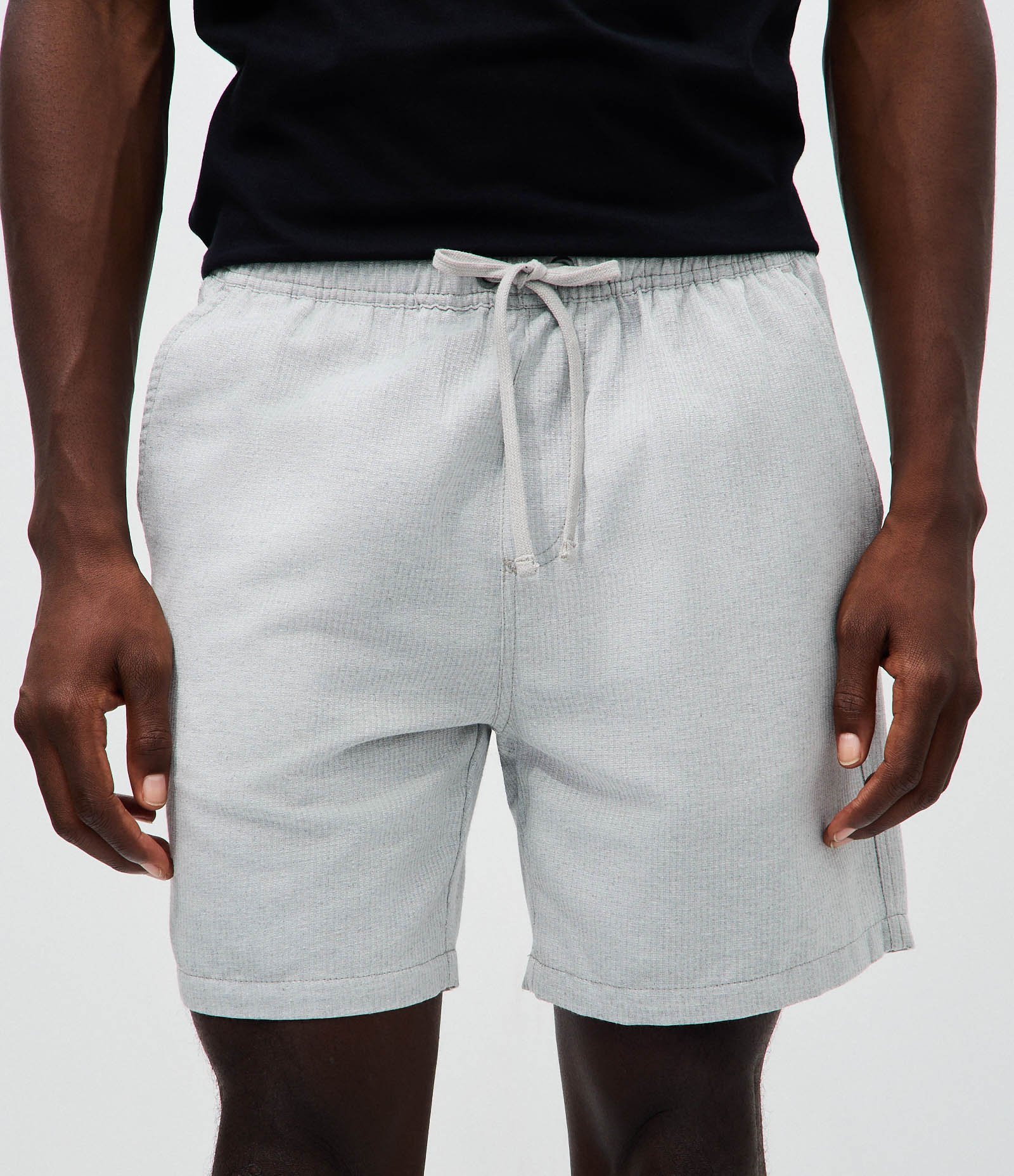 Bermuda Texturizada com Cós Elástico e Bolso Faca Cinza 2