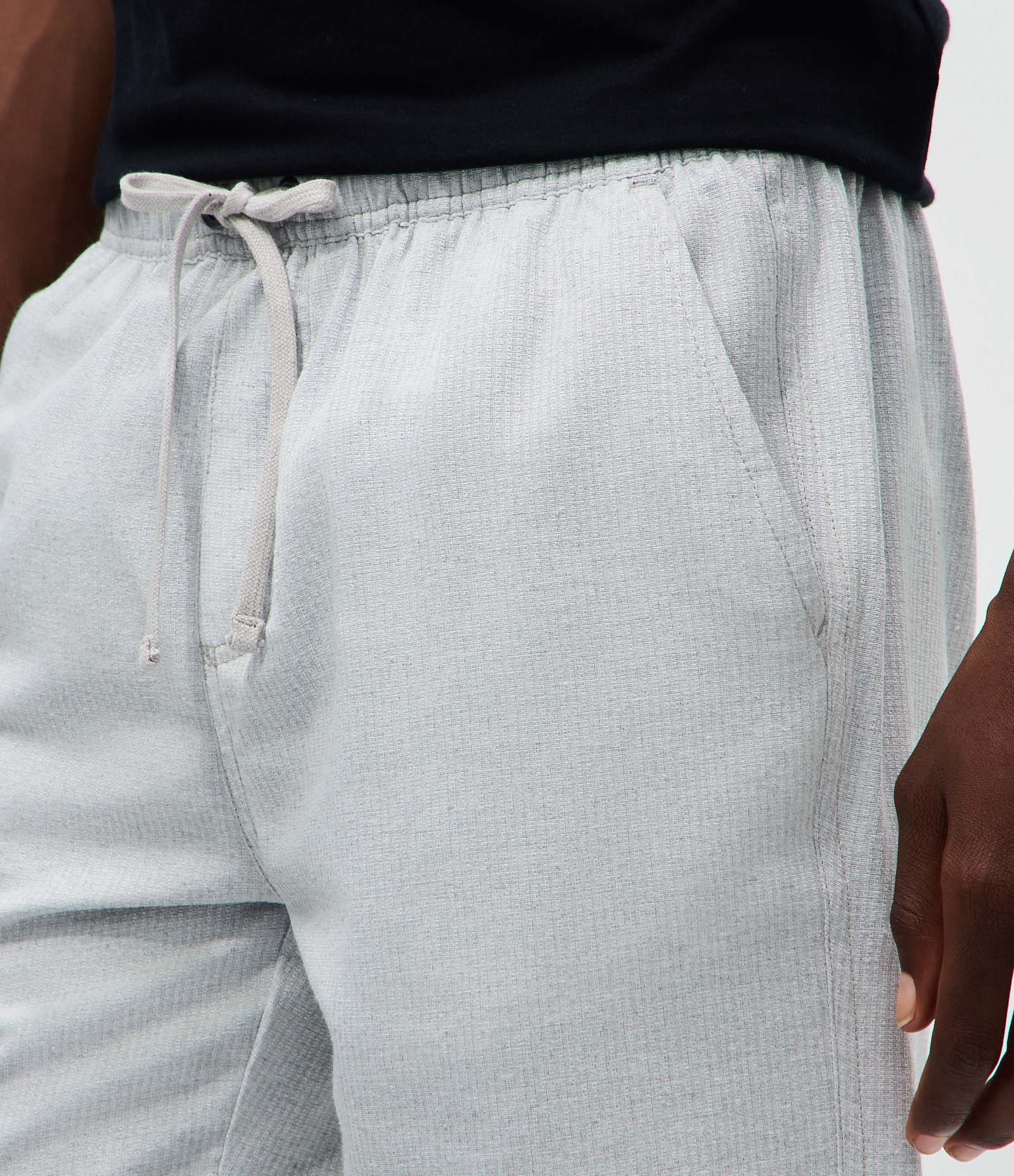 Bermuda Texturizada com Cós Elástico e Bolso Faca Cinza 3