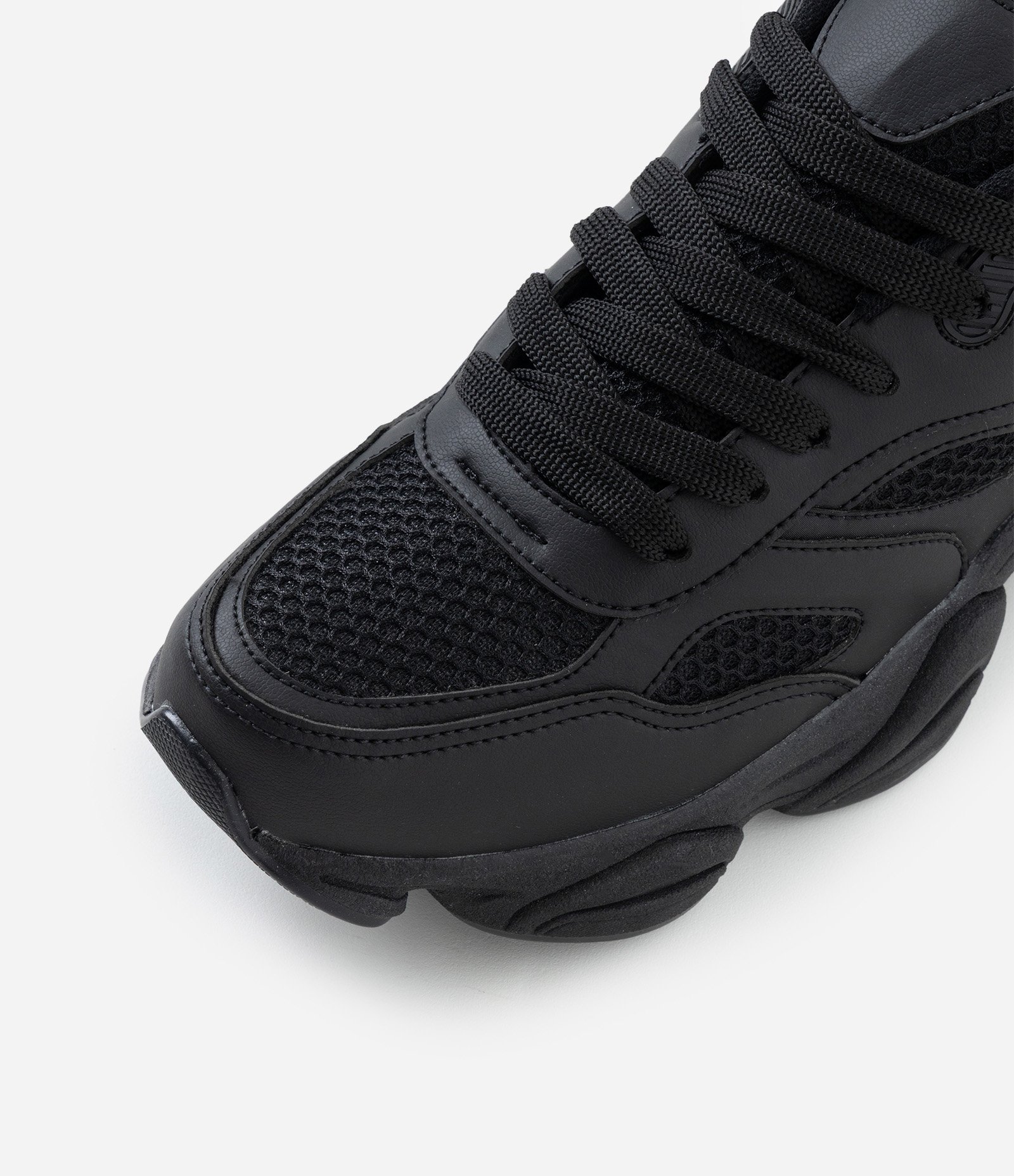 Tênis Dad Sneaker em PU com Recortes e Solado Preto 5