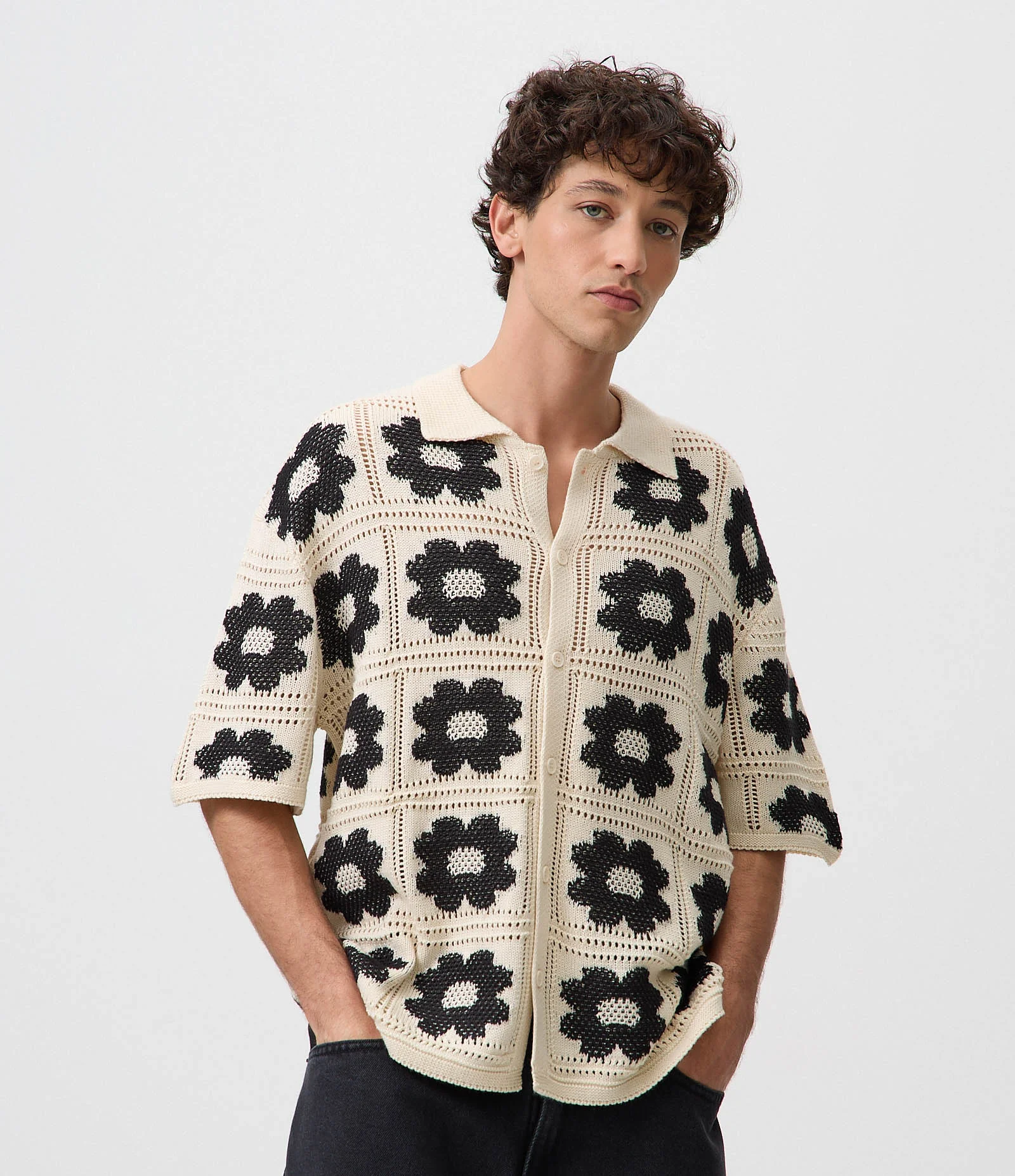 Camisa Relaxed em Crochê com Estampa Floral Contrastante Off White 1