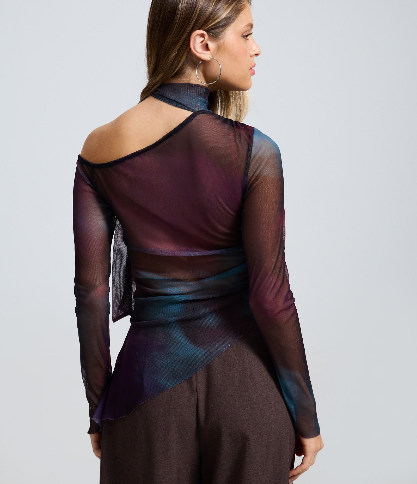 Blusa em Tule Estampado com Amarração no Pescoço Preto 4