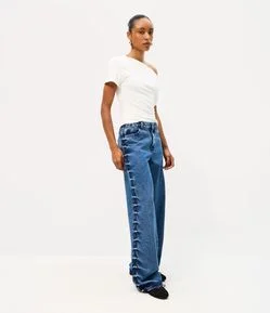 Calça Wide em Jeans com Tachas Laterais e Cintura Média