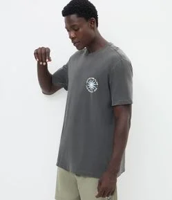 Camiseta Comfort em Algodão com Lettering e Estampa Estonada