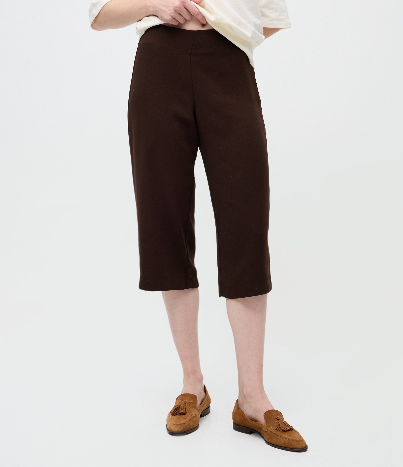 Bermuda Reta Alfaiatada com Cintura Baixa Marrom 3