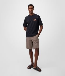 Bermuda em Sarja com Cós Passante e Bolsos