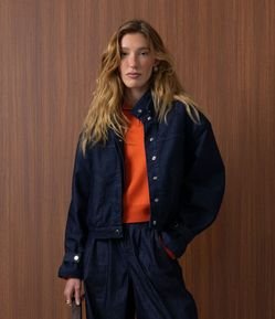 Jaqueta Bomber em Jeans com Bolsos