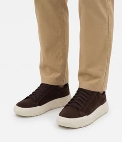 Tênis Casual em Material Sintético Liso