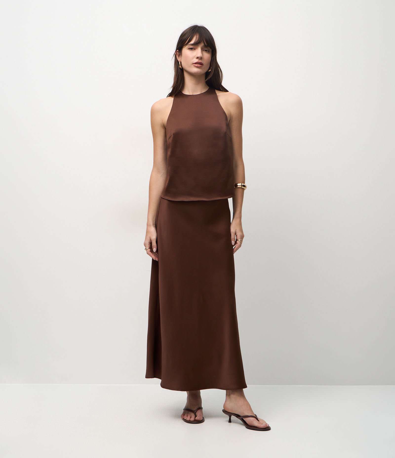 Blusa Acetinada com Decote Halter Marrom 2