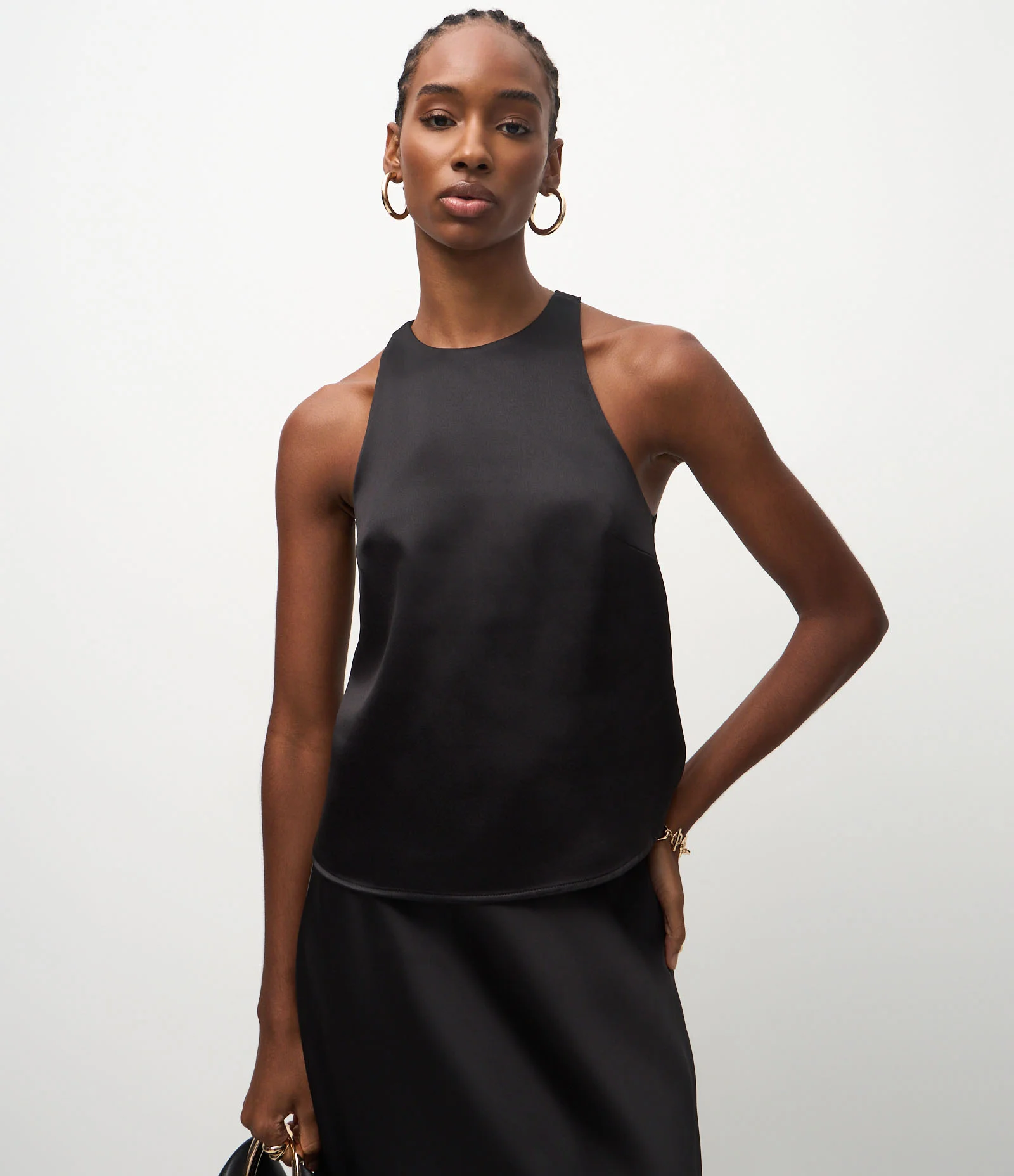 Blusa Acetinada com Decote Halter Preto 1