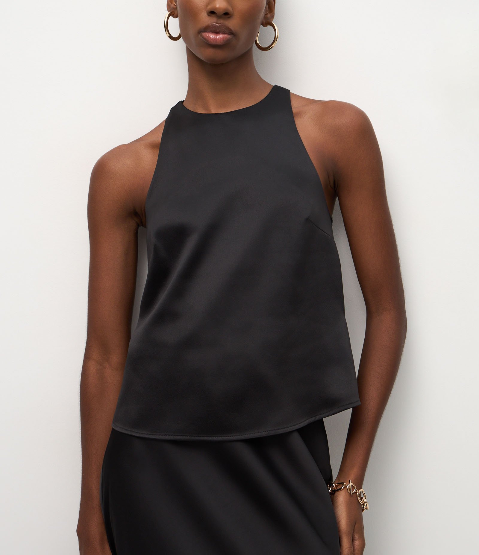 Blusa Acetinada com Decote Halter Preto 4