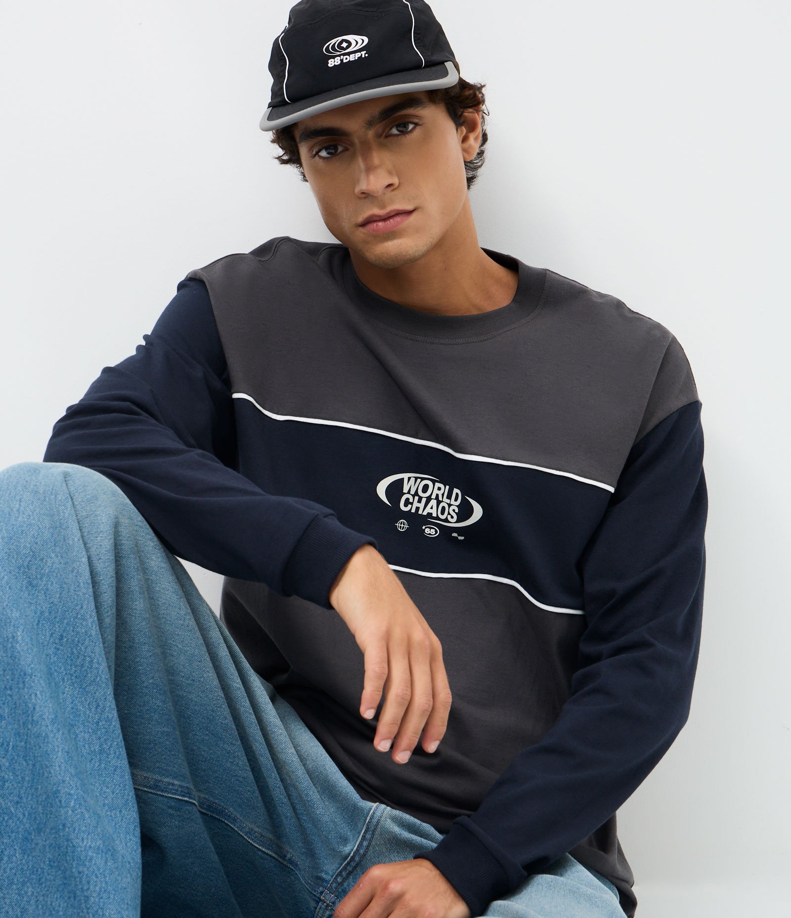 Camiseta Relaxed Manga Longa em Algodão com Recorte e Lettering Cinza 1