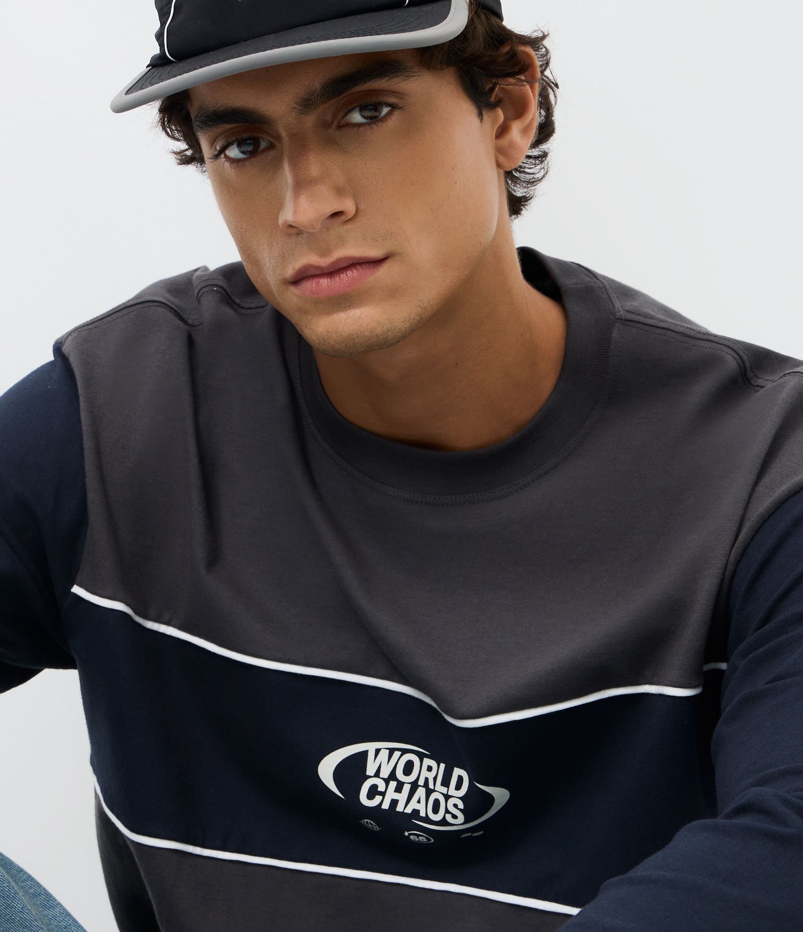 Camiseta Relaxed Manga Longa em Algodão com Recorte e Lettering Cinza 3