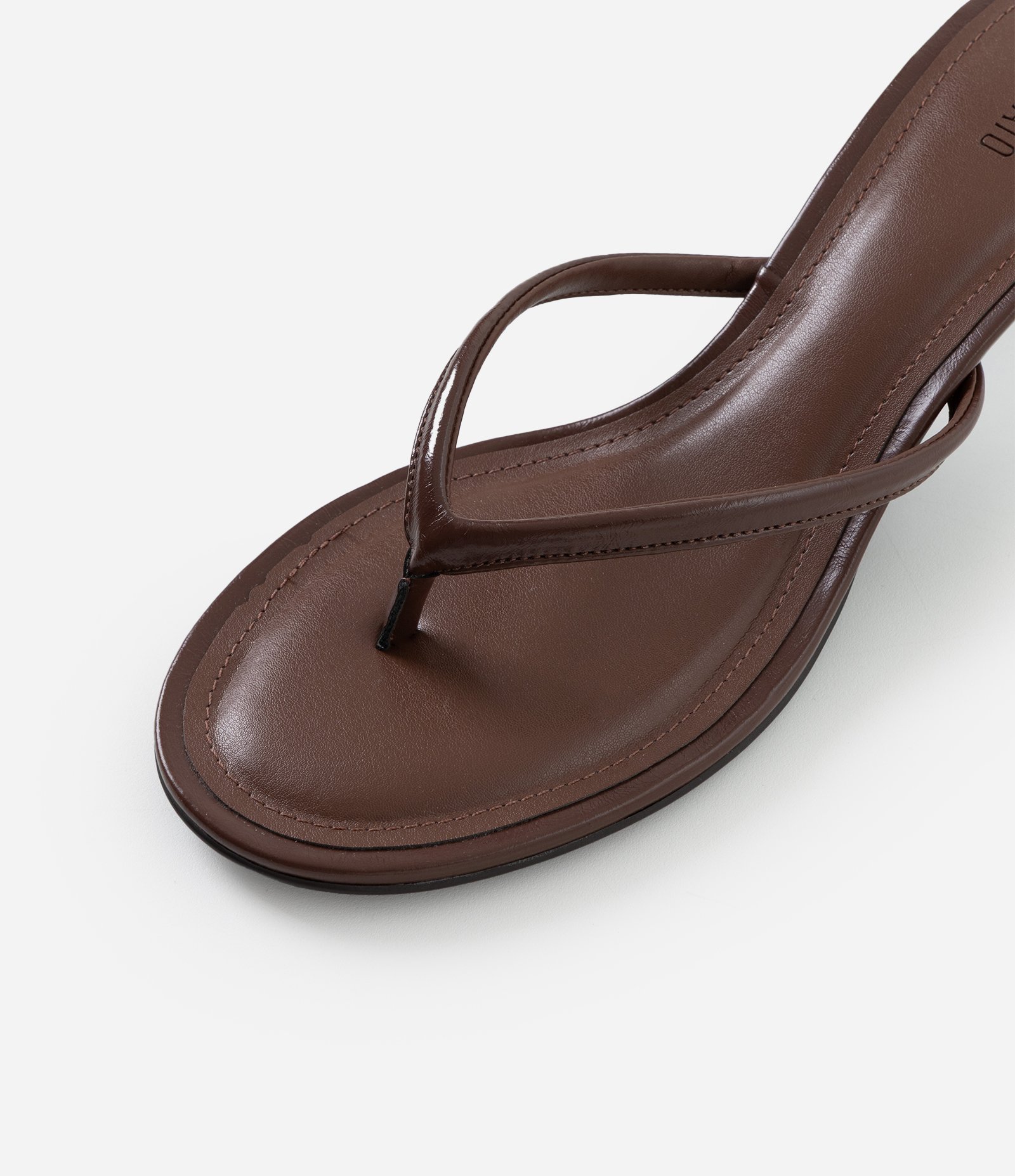 Sandália Mule em PU Kitten Heel Marrom 4