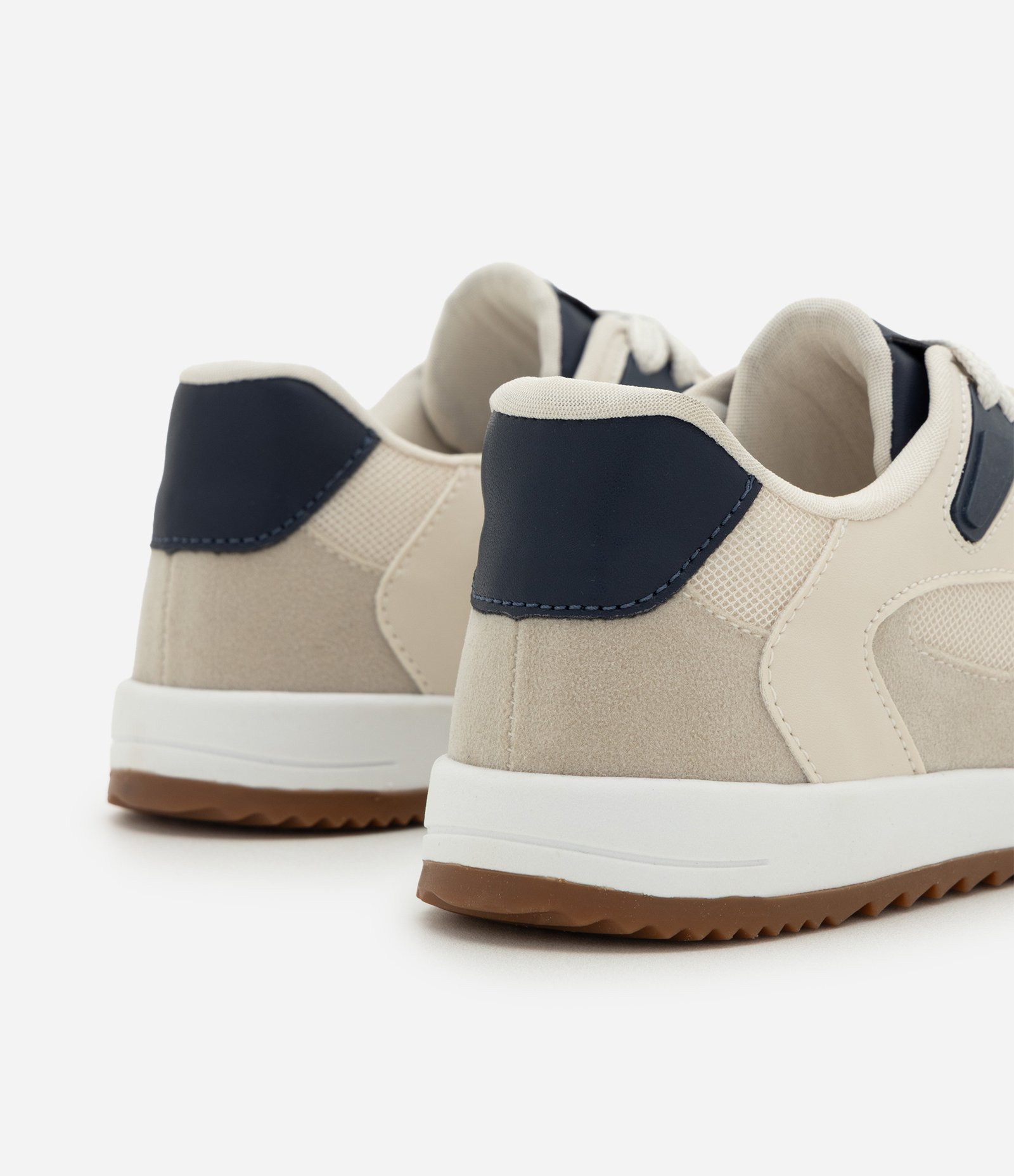 Tênis Infantil em PU com Recortes Contrastantes - Tam 28 a 35 Bege 6