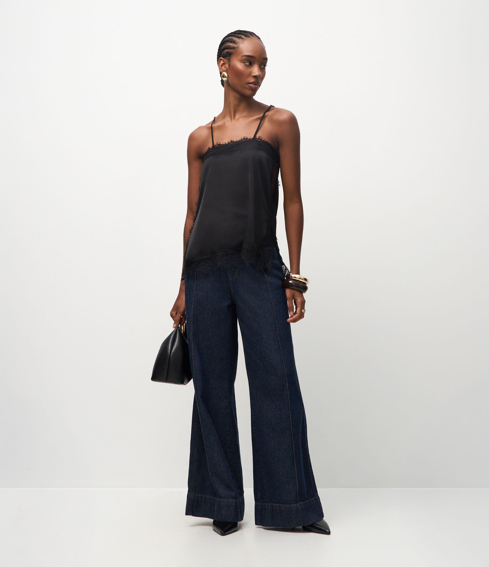 Blusa Acetinada com Decote Quadrado e Renda Aplicada Preto 2