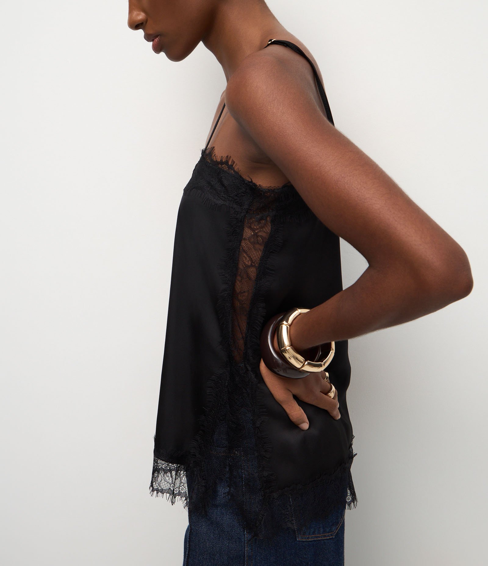 Blusa Acetinada com Decote Quadrado e Renda Aplicada Preto 4