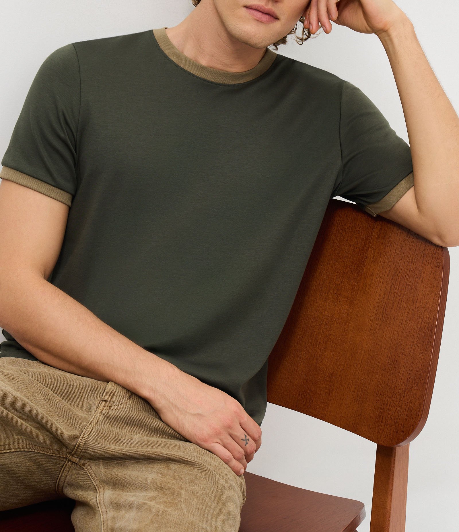 Camiseta Manga Curta com Gola Contrastante Verde 3