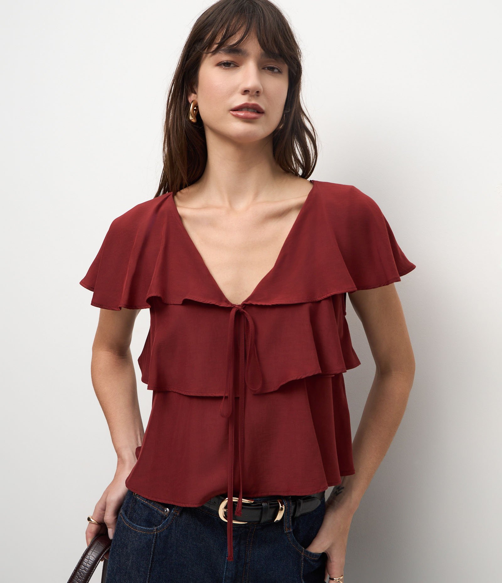 Blusa em Viscose com Babados e Amarração Frontal Marrom Claro 1