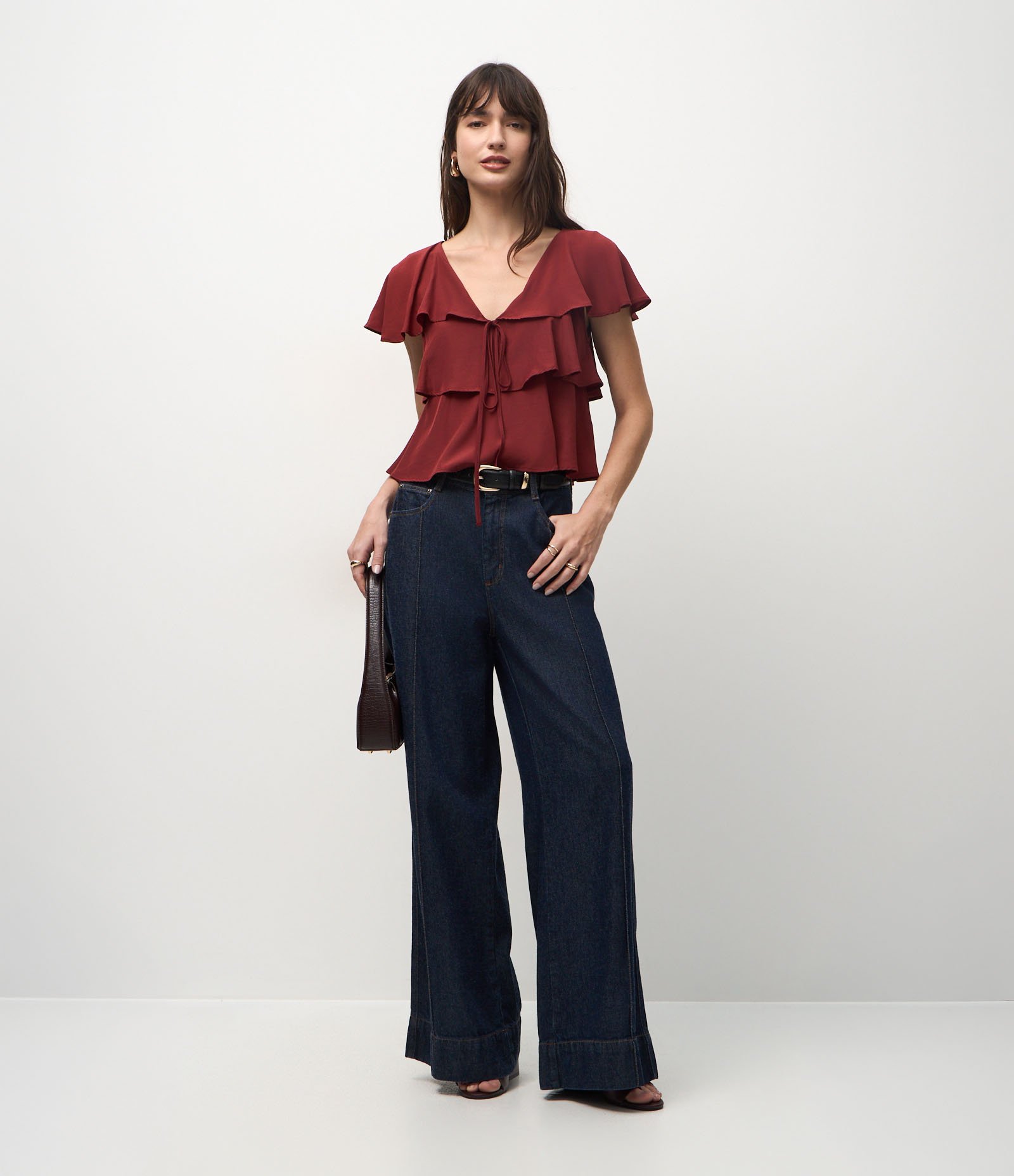 Blusa em Viscose com Babados e Amarração Frontal Marrom Claro 2