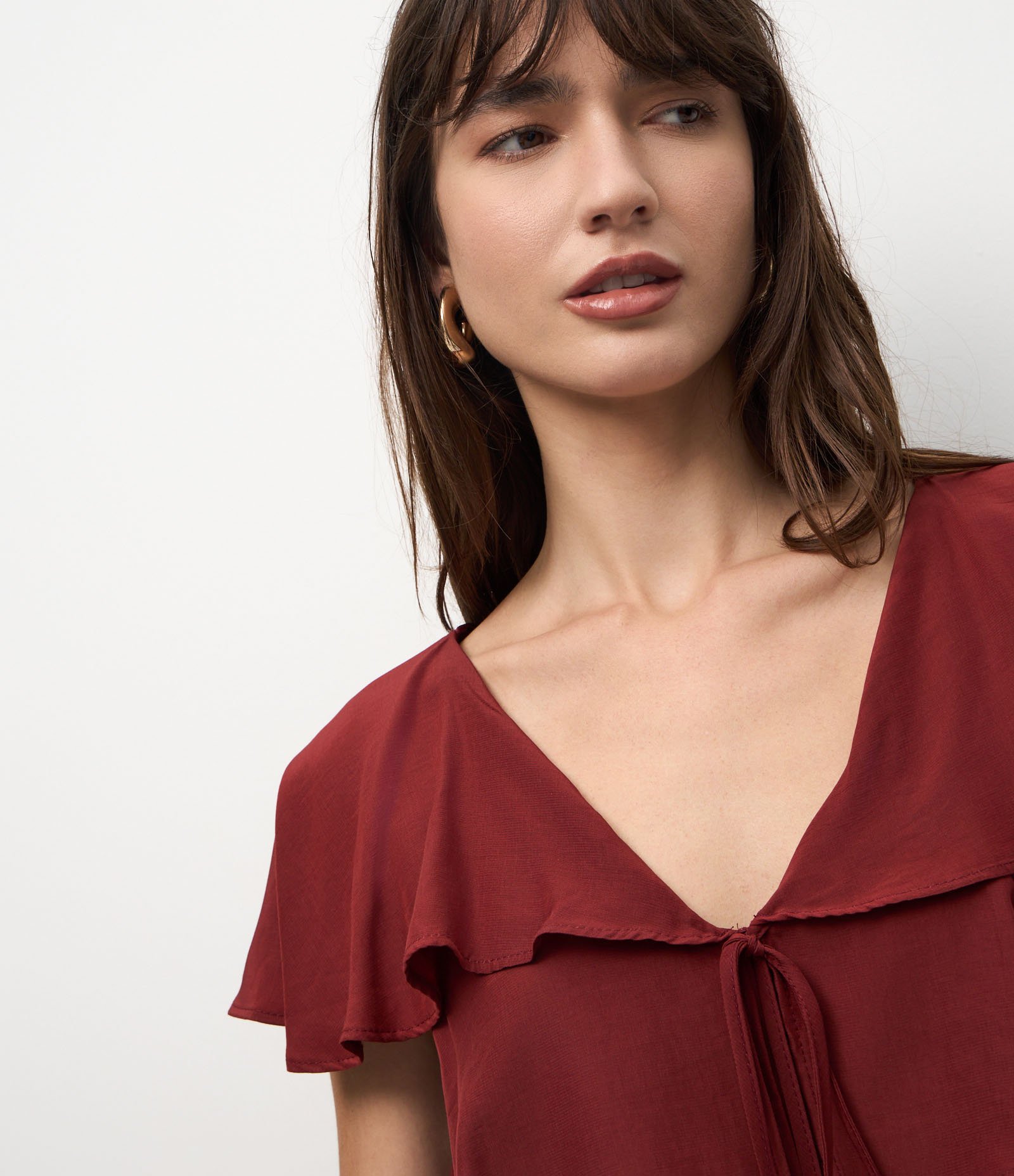 Blusa em Viscose com Babados e Amarração Frontal Marrom Claro 3