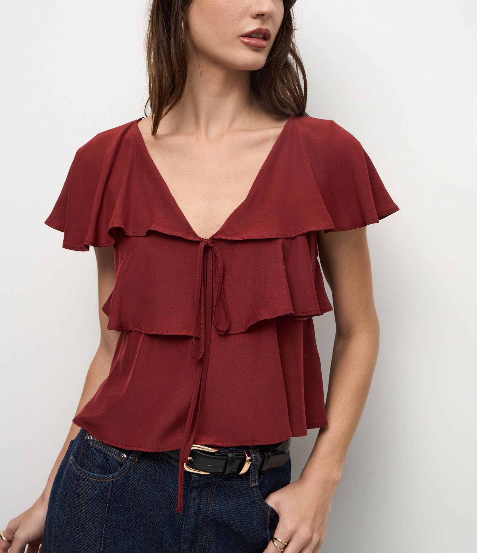 Blusa em Viscose com Babados e Amarração Frontal Marrom Claro 4