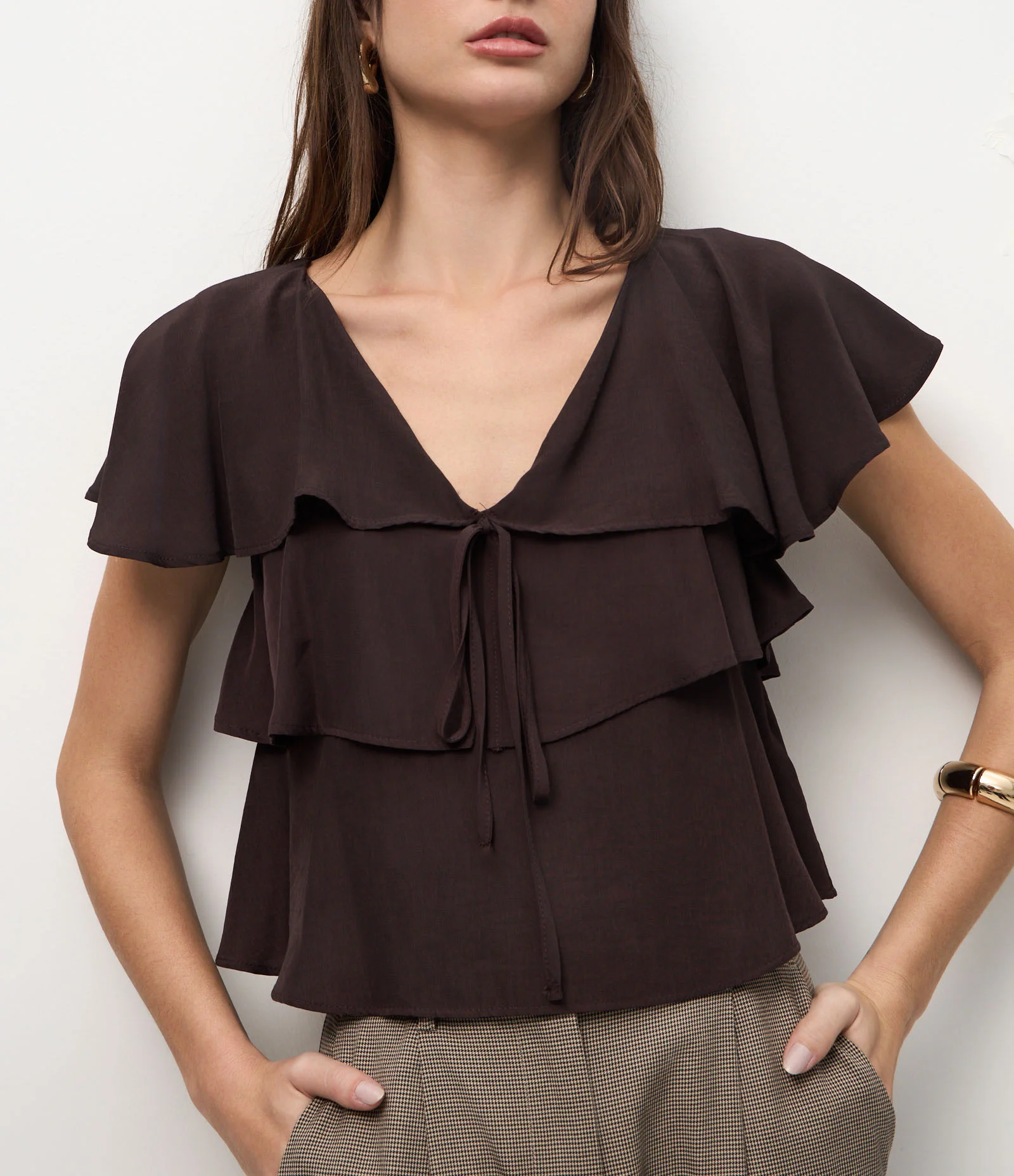 Blusa em Viscose com Babados e Amarração Frontal Marrom 4