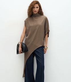 Blusa Manga Curta Assimétrica em Viscose