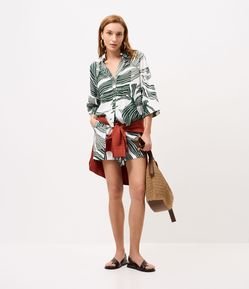 Short em Viscolinho com Estampa de Folhagem e Cós Elástico