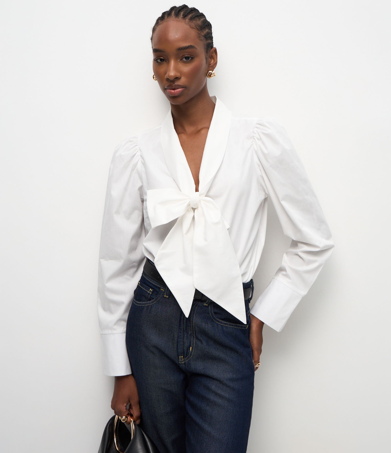 Blusa em Algodão com Manga Bufante e Gola Laço Branco 1