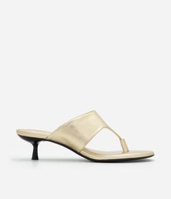 Sandália em PU Texturizado com Salto Kitten Heel